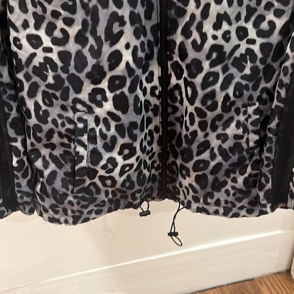 PINK VICTORIA SECRET Black, Gray and White Leopard Print Jacket.  Size XS/SMALL - Picture 3 of 13